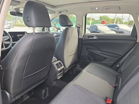 New 2026 Volkswagen Taos SE FWD image 9