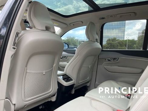 Certified 2022 Volvo XC90 T5 Momentum FWD image 32