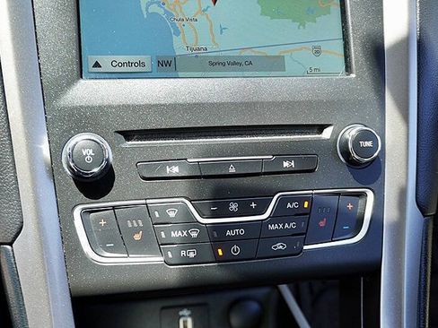 Used 2018 Ford Fusion SE w/ Fusion SE Technology Package FWD image 28