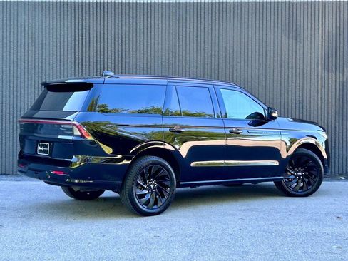 Used 2025 Lincoln Navigator Reserve w/ Jet Appearance Package AWD/4WD image 6