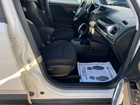 Used 2018 Jeep Renegade Latitude AWD/4WD image 24
