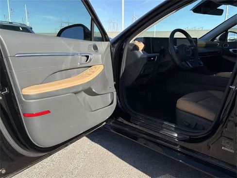 Certified 2025 Hyundai Sonata Limited image 17
