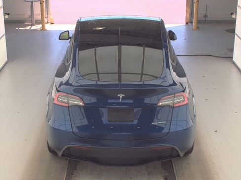 Used 2021 Tesla Model Y Long Range AWD/4WD image 5