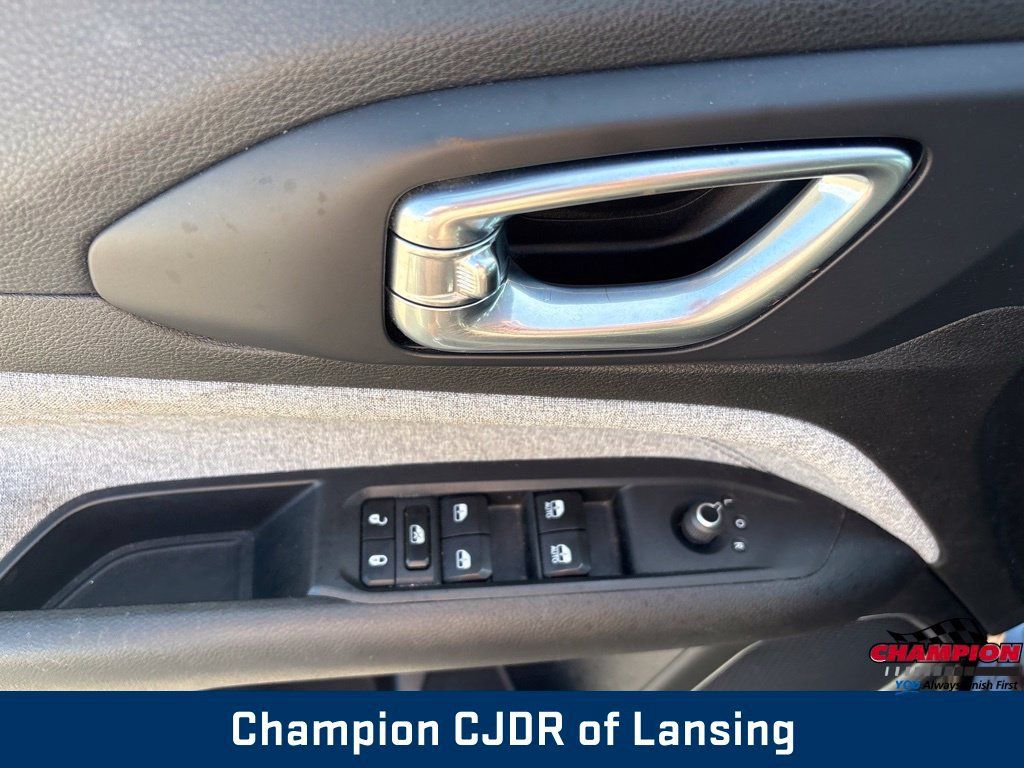 Used 2024 Jeep Compass Latitude AWD/4WD image 15
