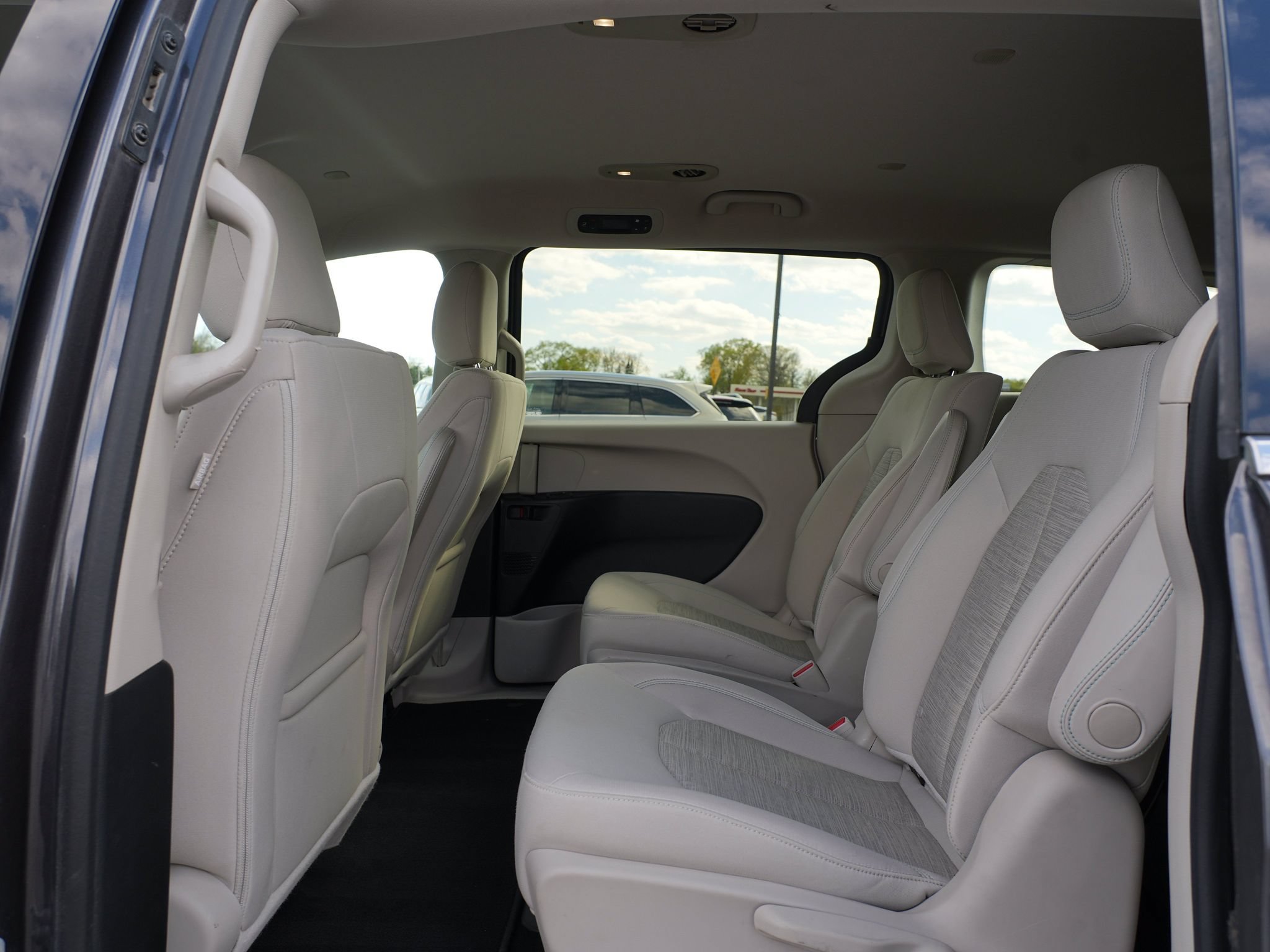 Used 2017 Chrysler Pacifica Touring Plus FWD image 19