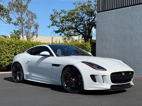 Used 2017 Jaguar F-TYPE R image 2