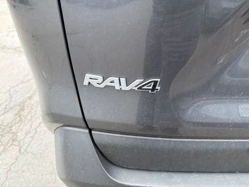 Used 2019 Toyota RAV4 LE w/ Carpet Mat Package AWD/4WD image 6