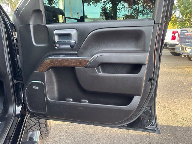 Used 2017 GMC Sierra 2500 Denali w/ Duramax Plus Package AWD/4WD image 39