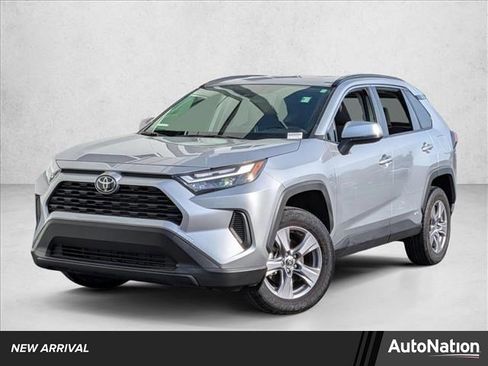 Used 2025 Toyota RAV4 XLE AWD/4WD image 1
