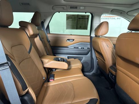 Used 2025 Nissan Pathfinder Platinum w/ Cargo Package FWD image 33
