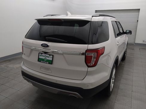 Used 2017 Ford Explorer XLT w/ Equipment Group 202A FWD image 7
