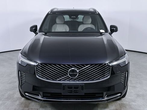 Certified 2025 Volvo XC90 B6 Plus image 39