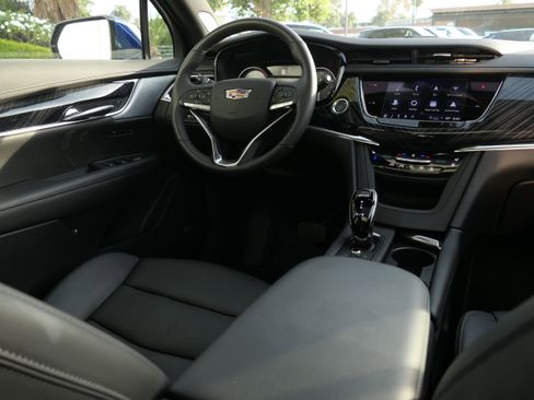 New 2025 Cadillac XT6 Premium Luxury image 24