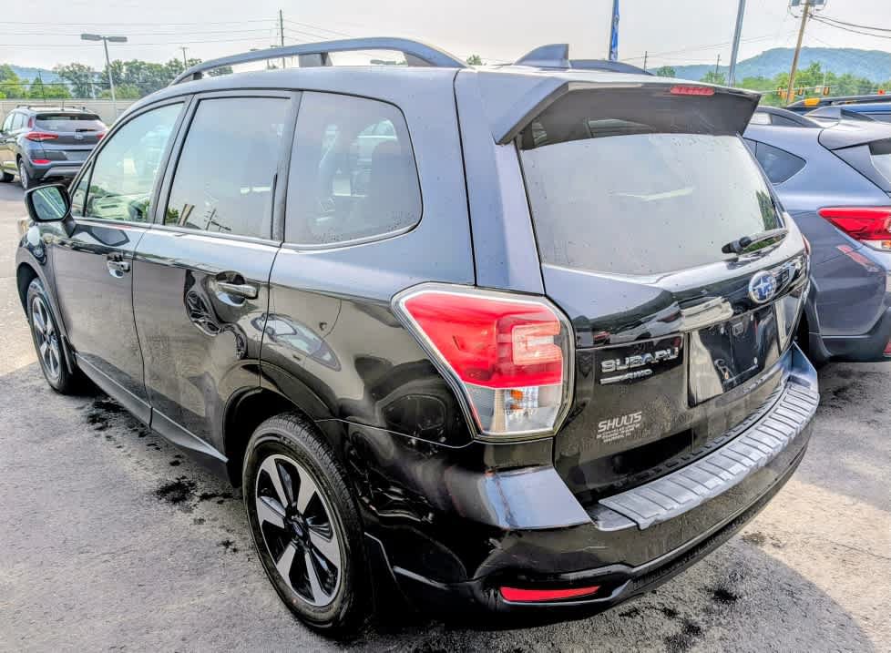 Used 2017 Subaru Forester 2.5i Premium w/ All-Weather Package AWD/4WD image 4