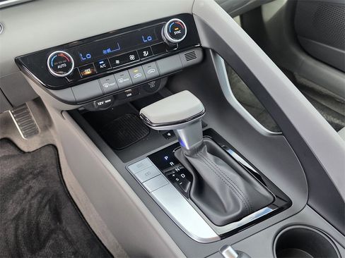 Certified 2025 Hyundai Elantra Sport image 18