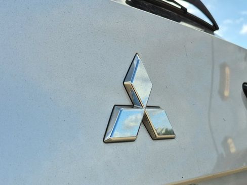 Used 2023 Mitsubishi Outlander SE FWD image 12