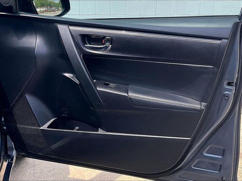 Used 2017 Toyota Corolla XLE FWD image 29