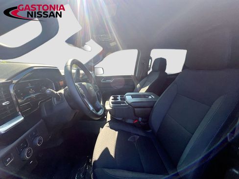 Used 2025 Chevrolet Silverado 1500 LT AWD/4WD image 29