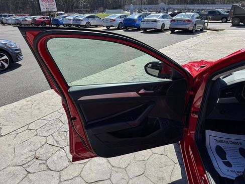 Used 2017 Volkswagen Passat 1.8T SEL Premium image 6