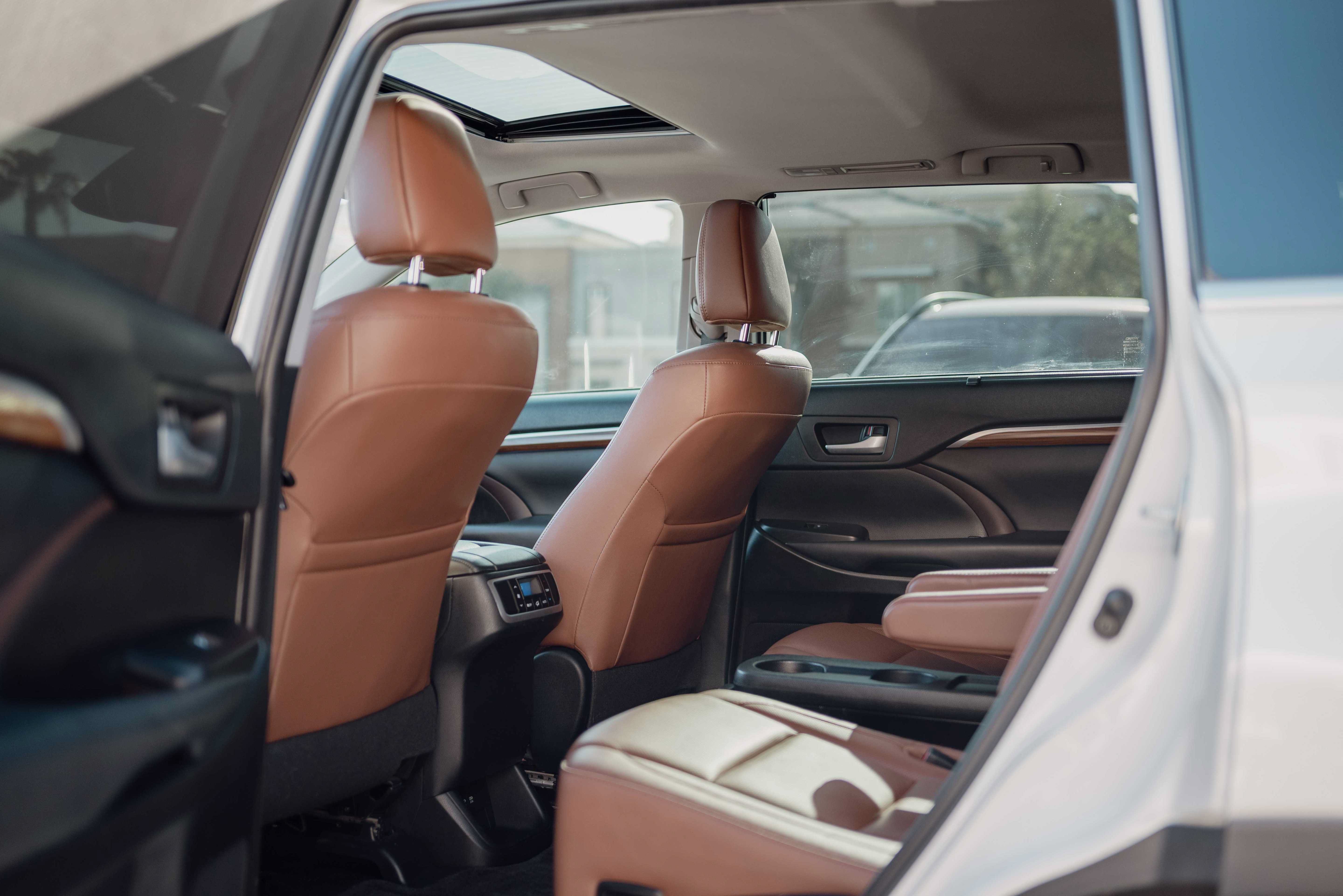 Used 2019 Toyota Highlander Limited w/ Carpet Mat Package (TMS) FWD image 12