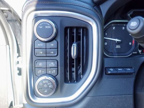 Used 2022 GMC Sierra 2500 AT4 w/ AT4 Premium Plus Package AWD/4WD image 19