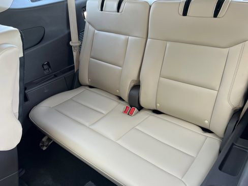 Used 2020 Ford Explorer Platinum w/ Premium Technology Package image 15