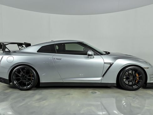 Used 2012 Nissan GT-R Premium AWD/4WD image 11