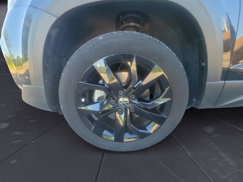 Used 2023 Volkswagen Taos SE AWD/4WD image 14