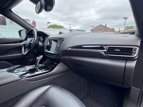 Used 2021 Maserati Levante AWD/4WD image 18