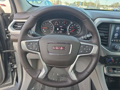Used 2023 GMC Acadia SLT w/ Preferred Package image 19