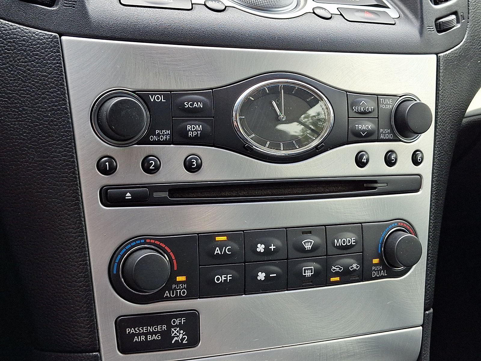 Used 2013 INFINITI G37 Convertible w/ Premium Pkg RWD image 16
