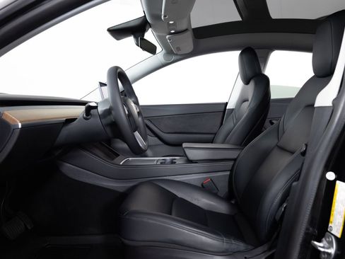 Used 2021 Tesla Model Y Long Range image 15