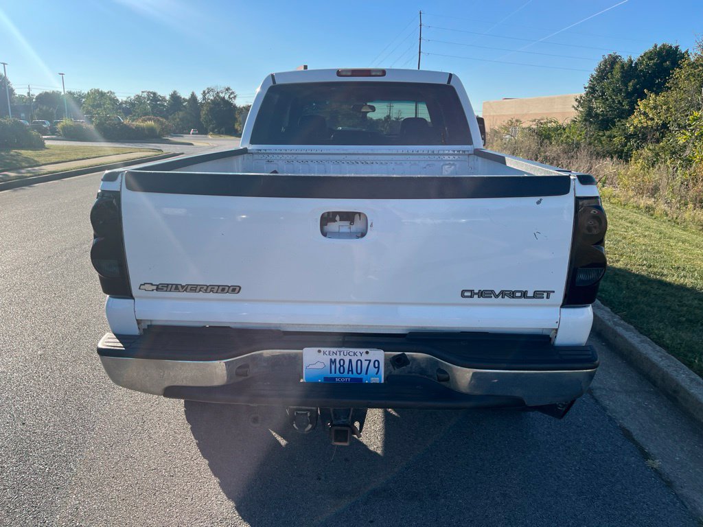 Used 2005 Chevrolet Silverado 2500 LT w/ Heavy-Duty Power Package AWD/4WD image 10