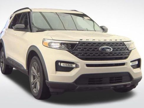Used 2024 Ford Explorer XLT w/ Equipment Group 202A AWD/4WD image 10
