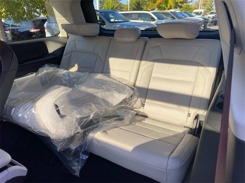 New 2025 Lincoln Navigator Reserve image 8