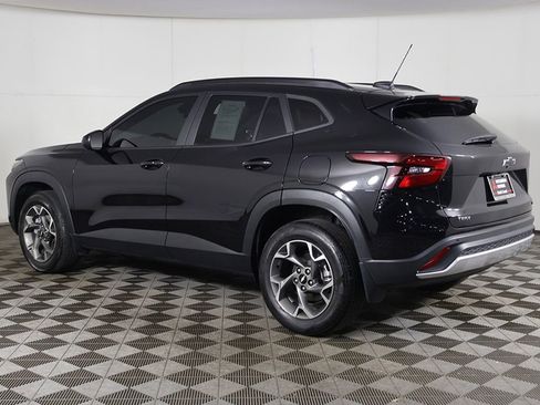 Used 2024 Chevrolet Trax LT w/ Driver Confidence Package image 9