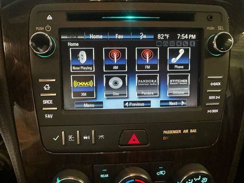 Used 2017 Chevrolet Traverse LT w/ Style and Technology Package FWD image 13