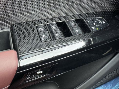 Used 2025 BMW i7 xDrive60 w/ Premium Package image 23