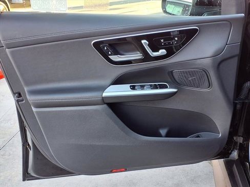 Used 2025 Mercedes-Benz GLC 300 image 12