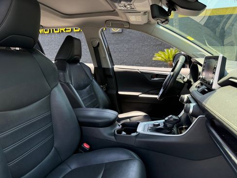 Used 2020 Toyota RAV4 Limited image 19