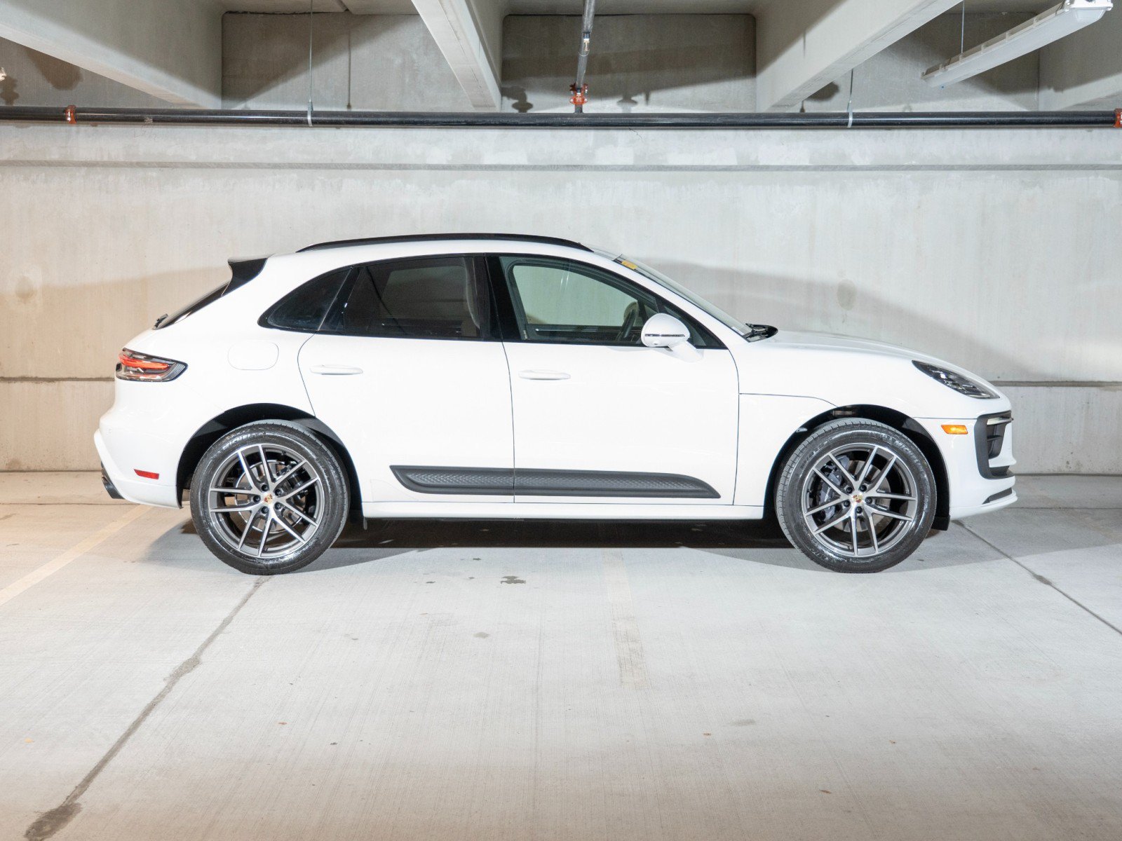 Certified 2023 Porsche Macan AWD/4WD image 8