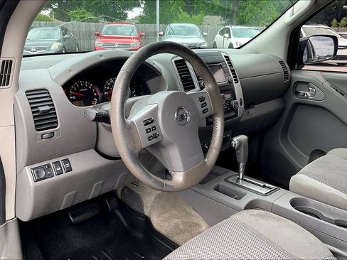 Used 2017 Nissan Frontier SV w/ SV Value Truck Package AWD/4WD image 17