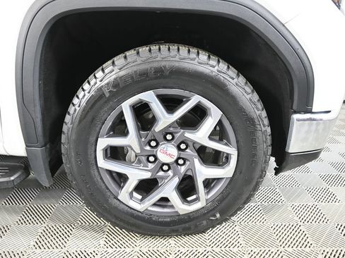 Used 2022 GMC Sierra 1500 SLT w/ SLT Convenience Package AWD/4WD image 12