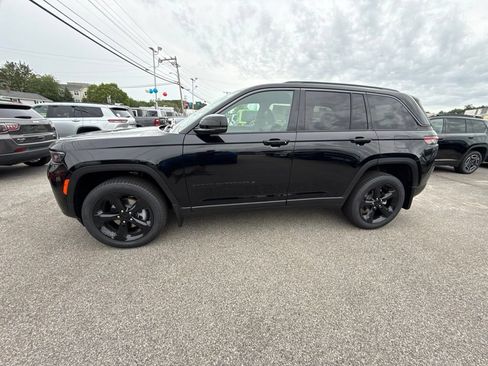 New 2026 Jeep Grand Cherokee Limited w/ Limited Altitude Package AWD/4WD image 2
