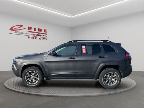 Used 2022 Jeep Cherokee Trailhawk image 2
