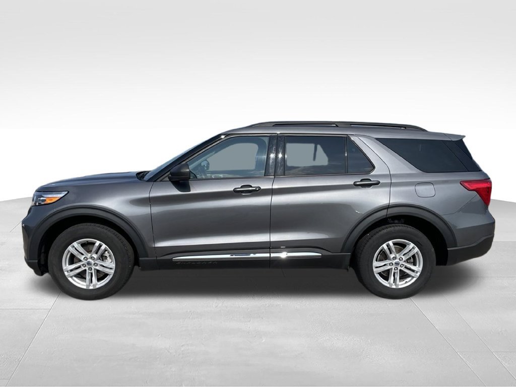 Used 2024 Ford Explorer XLT w/ Equipment Group 202A AWD/4WD image 27