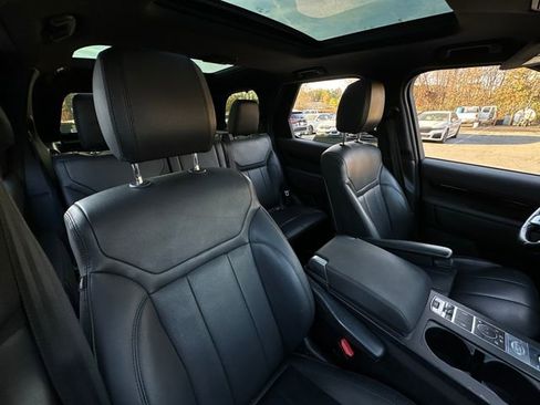 Used 2019 Land Rover Discovery SE image 38