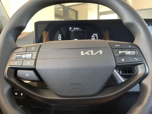Used 2025 Kia K4 LXS FWD image 27