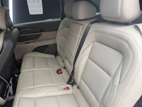 Used 2024 Lincoln Nautilus Premier image 13