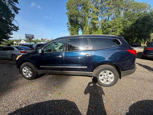 Used 2011 Chevrolet Traverse LS FWD image 3
